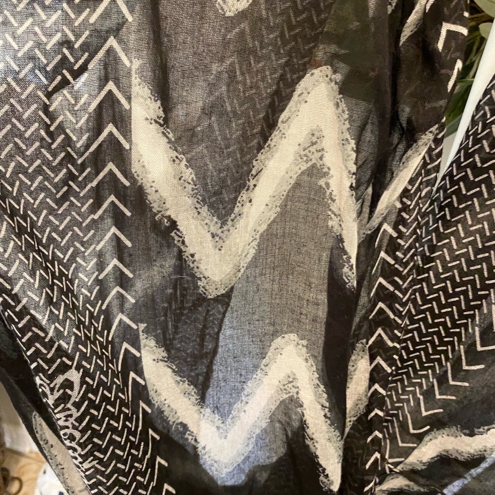 Pretty Lightweight Chevron Patterned Infinity Scarf OS - Picture 4 of 6